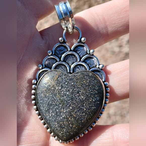 New Heart Shaped Black Sunstone 925 Silver Pendant. - Picture 15 of 16